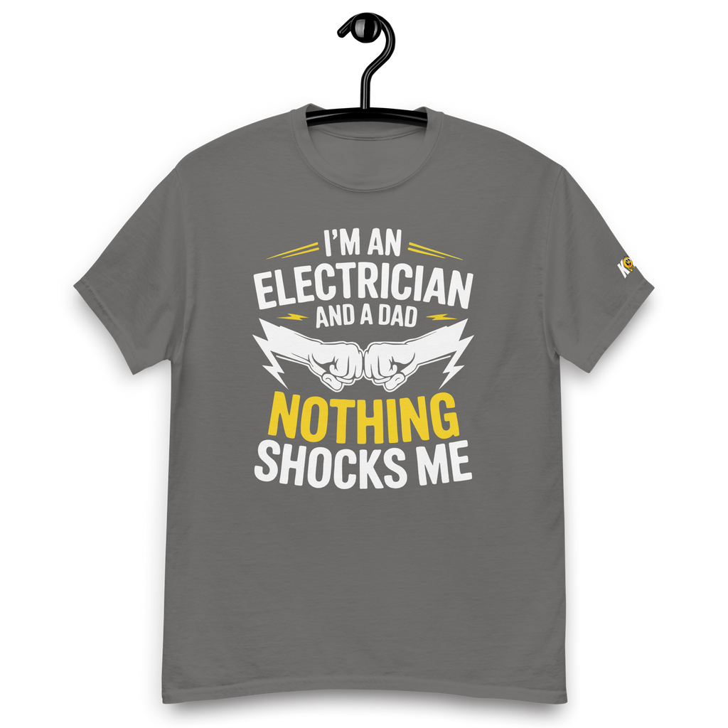 T-Shirt humoristique - I'm an electrician and a dad, nothing shocks me | Komic.ca