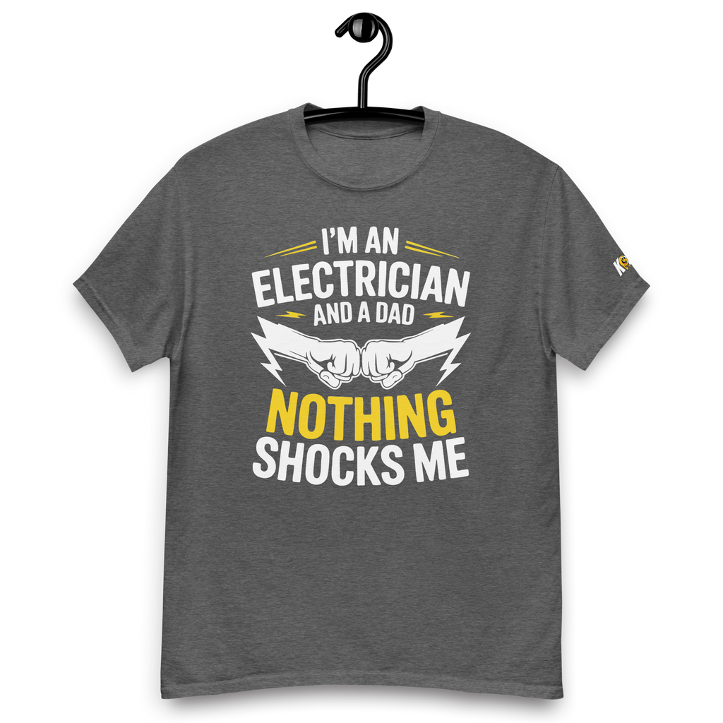 T-Shirt humoristique - I'm an electrician and a dad, nothing shocks me | Komic.ca