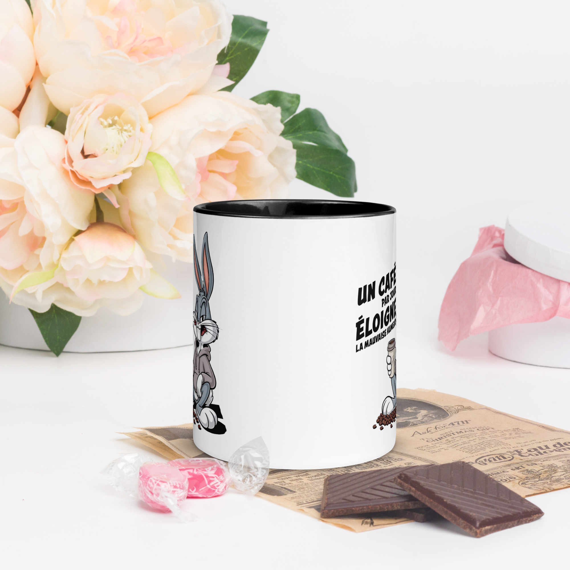 Tasse/mug humoristique - Bugs Bunny, un café par jour éloigne la mauvaise humeur | Komic.ca